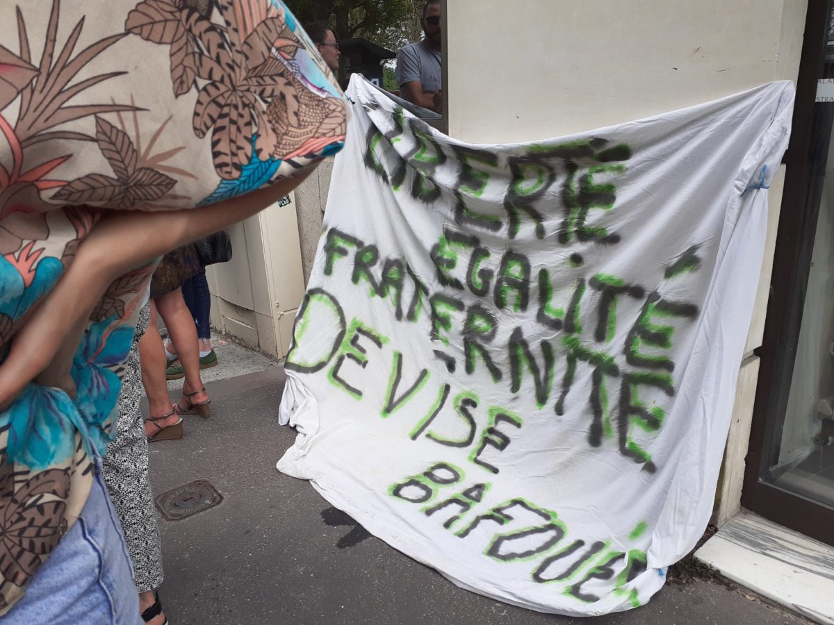 Rassemblement devant le Tribunal Administratif de Caen lors de l'audience relative à l'expulsion du campement de Ouistreham le 9 juin 2021