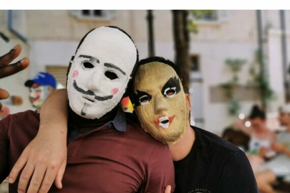 Masques réalisés par l'atelier d'artistes de la Cimade Marseille
