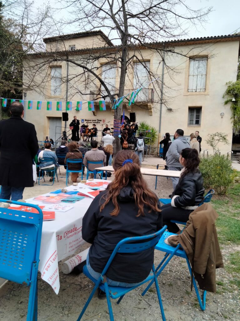 Stand de la Cimade à l'évènement organisé par l'association Cap Gély à l'occasion de la journée mondiale des Roms